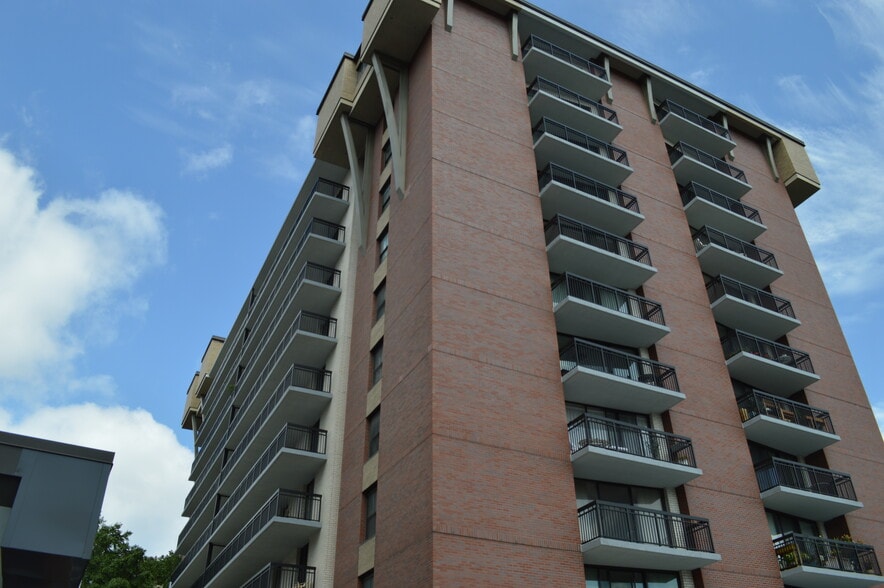 Building Photo - 60 Longwood Ave