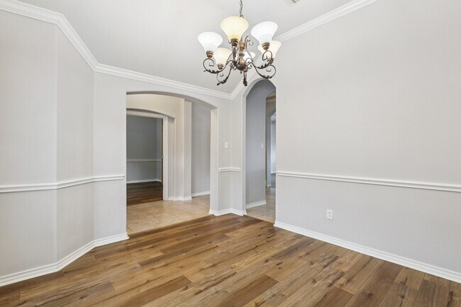 Building Photo - 10206 Pine Flats Dr