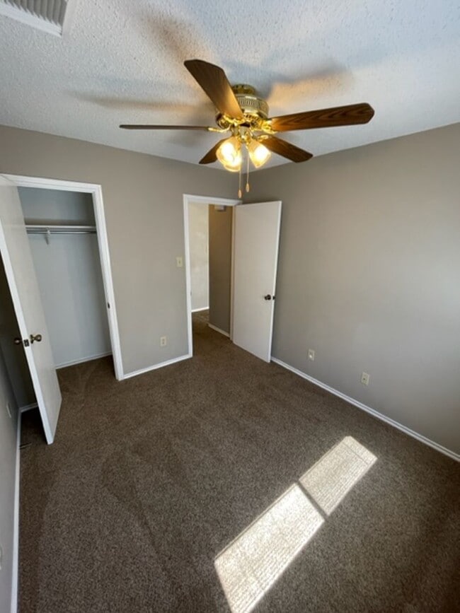 Building Photo - Move In Ready Well-Maintained 3-Bedroom Ho...