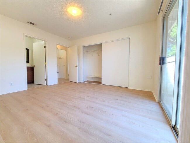 Building Photo - 12694 Valley View St