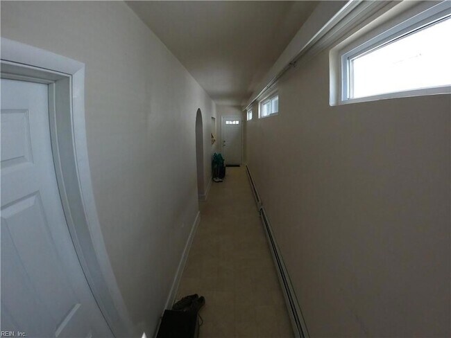 Building Photo - 1600 Cedar Ln