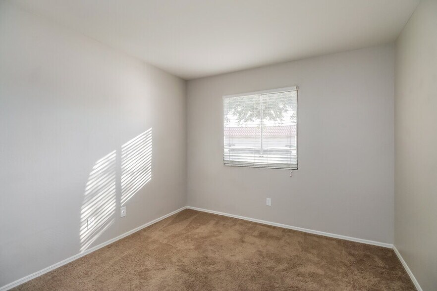 Building Photo - 2144 W Ironwood Dr