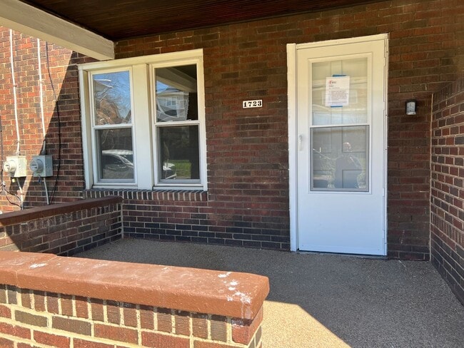 Building Photo - Charming Updated 2BR Home with New Flooring & Rear Porch