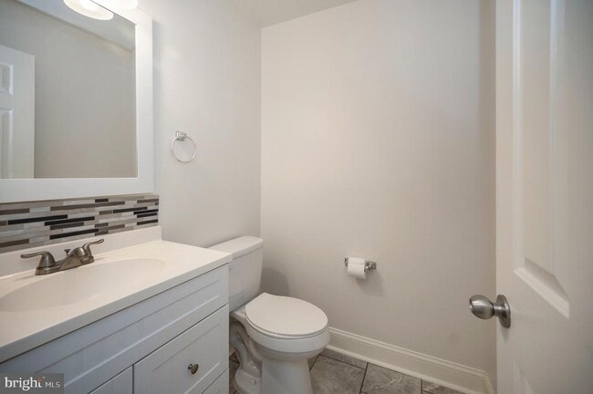 Building Photo - 455 Ridgemore St
