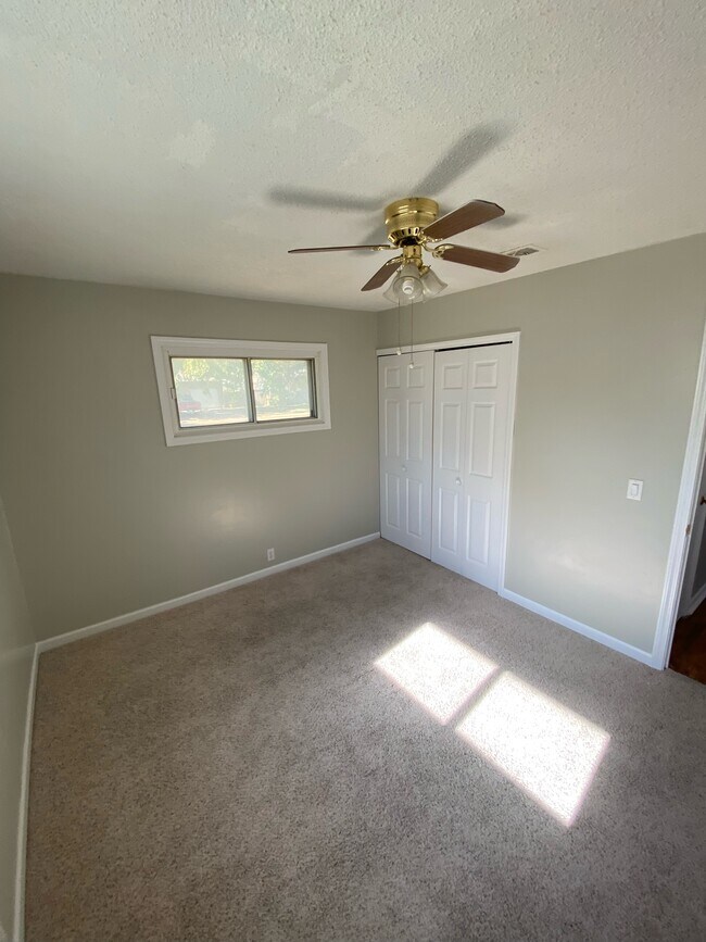 Building Photo - 1513 Hickory St