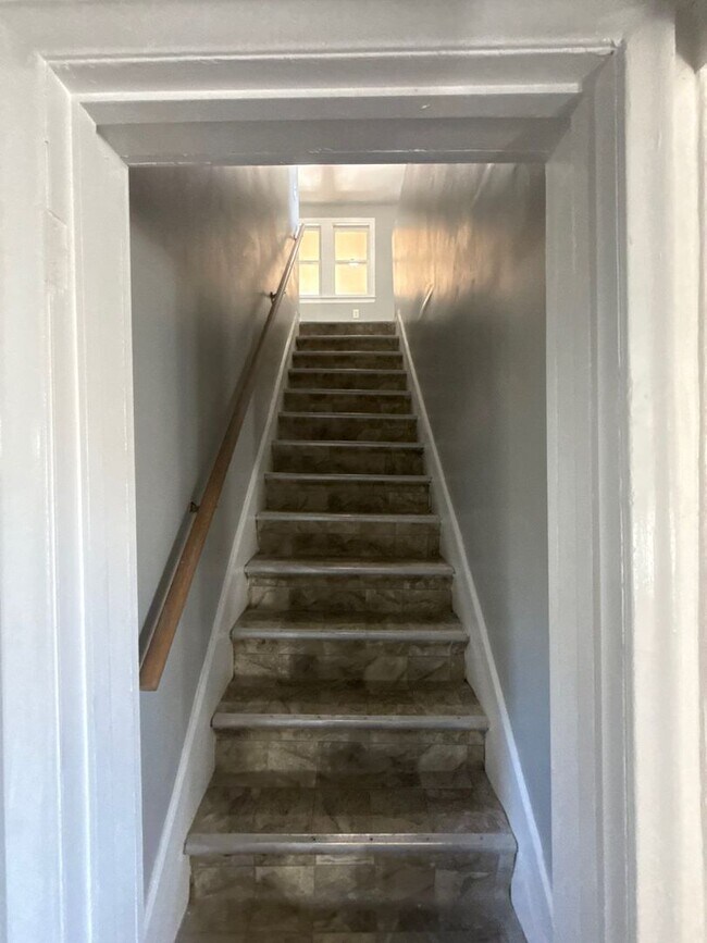 Building Photo - 4 Bedroom 2 Bath Home in Lincoln Park