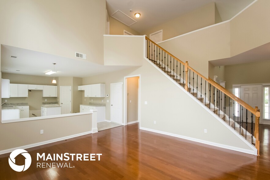 Building Photo - 3180 Elmendorf Dr NW