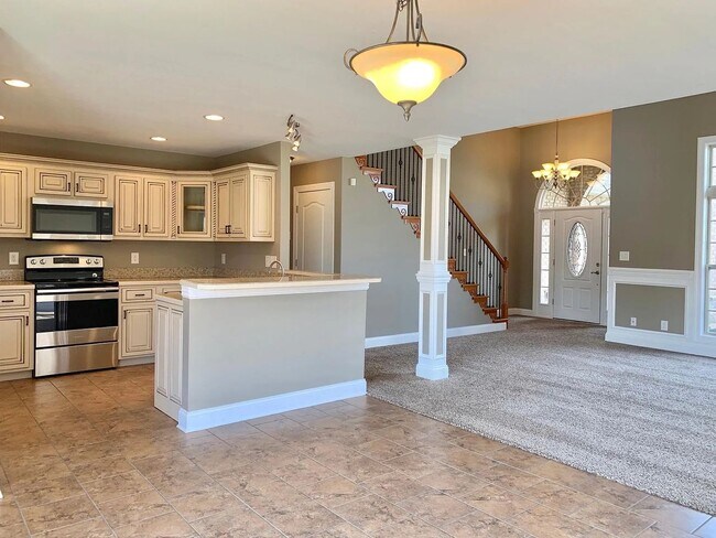 Building Photo - Charming 4-Bedroom Home in the Heart of Ad...