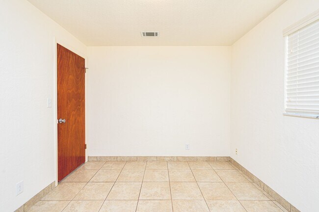 Building Photo - 3 Bedroom Home in Port Orange