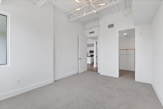 Building Photo - 332 Cocoanut Ave