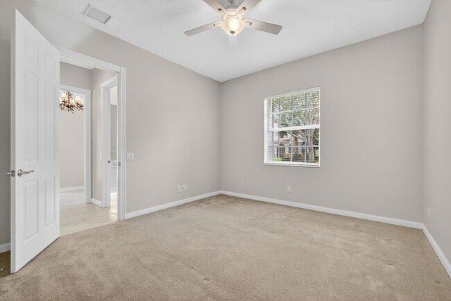 Building Photo - 121 Savona Dr