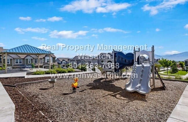 Building Photo - Beautiful 3 Bed, 4 Bath Townhome with 2-ca...