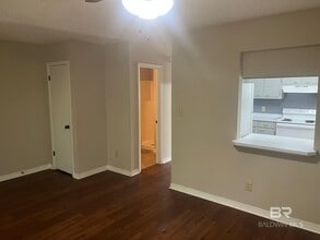 Building Photo - 600 Cheshire Ln