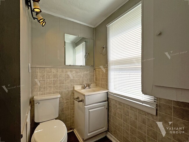 Building Photo - Cozy 2 Bedroom, 1 Bathroom Home in West Sp...