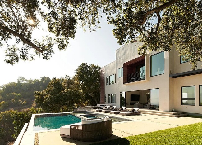 Building Photo - 13331 Mulholland Dr