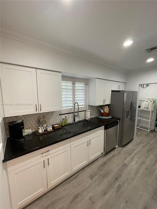 Building Photo - 1209 Campo Sano Ave