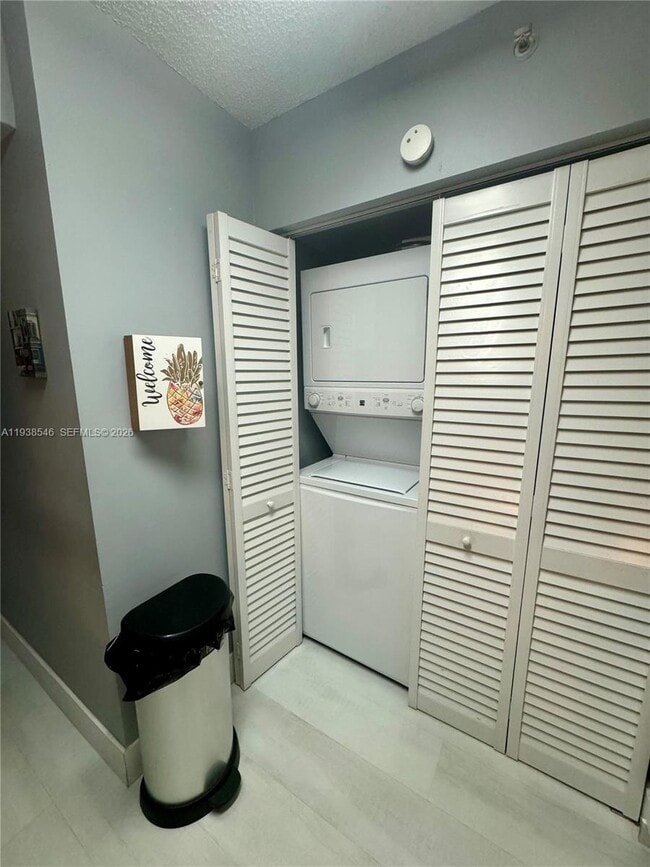 Building Photo - 2711 S Ocean Dr