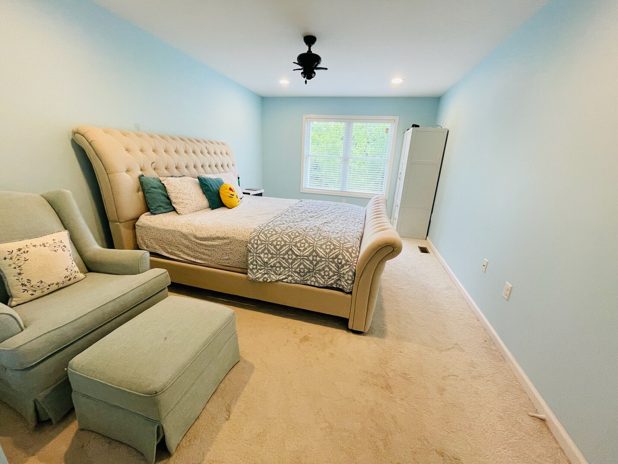 Building Photo - 2 Decroce Ct