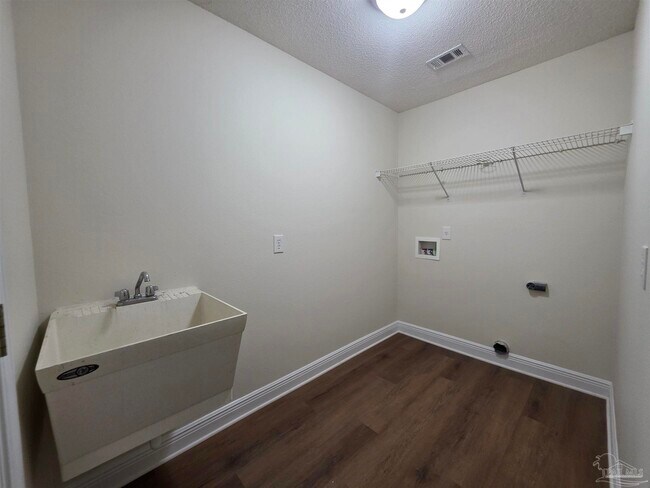 Building Photo - 7200 Annandale Dr