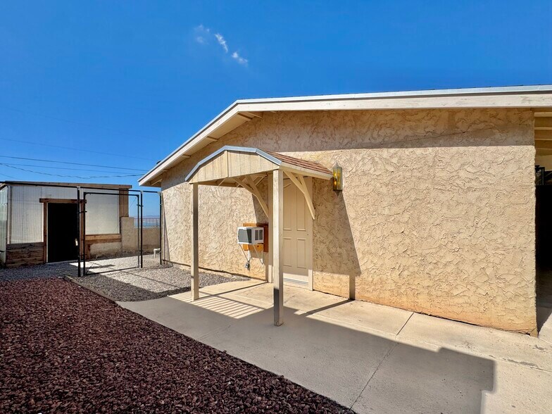 Building Photo - 3767 Kicking Horse Dr