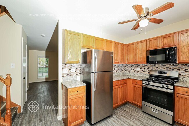 Building Photo - 6801 Desert Dr