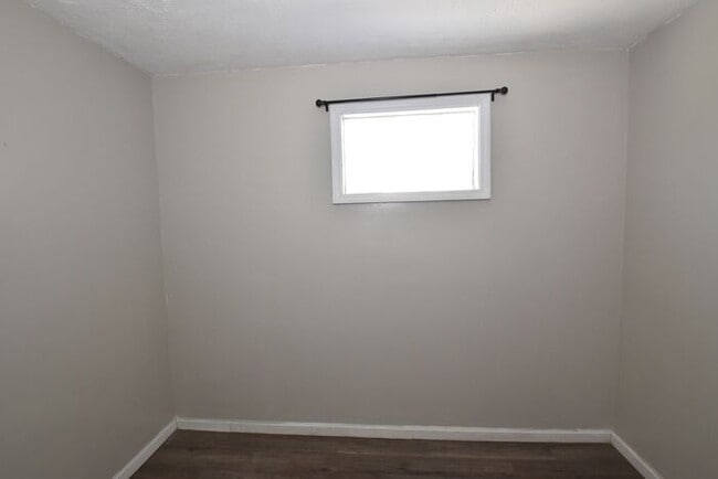 Building Photo - Mishawaka North-east 2 bedroom and 1 bath home on a large lot