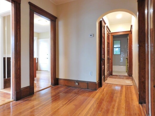 Building Photo - 17 Manley St