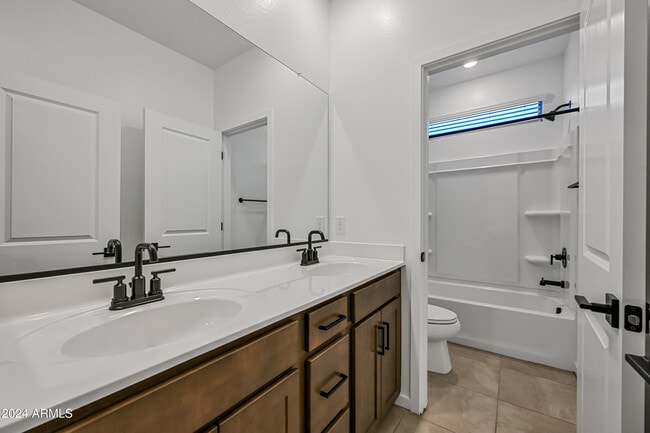 Building Photo - 25303 W Bowker St