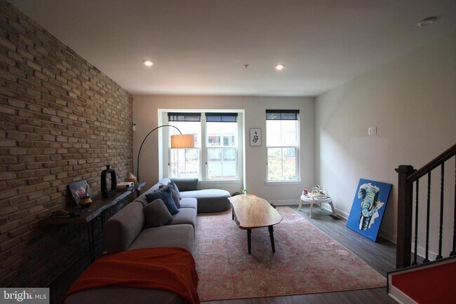 Building Photo - 6210 Monitor St