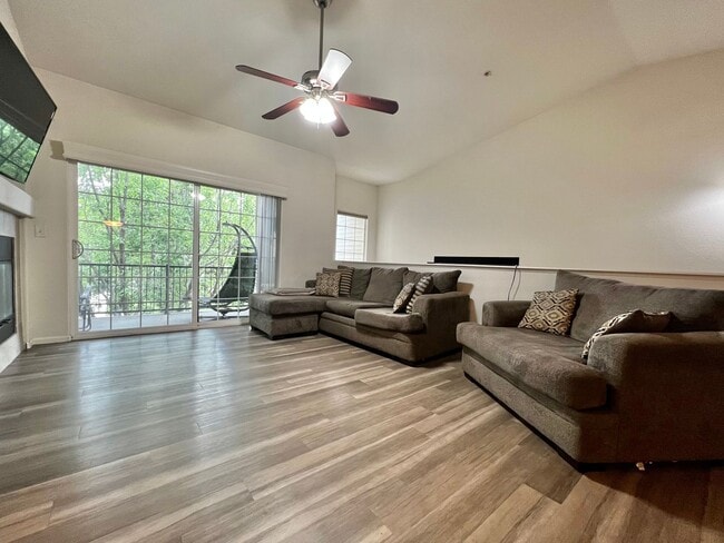 Building Photo - Beautiful Condo in South Fort Collins