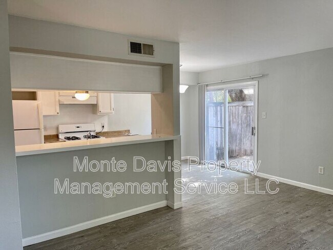 Building Photo - 1312 Southport Dr