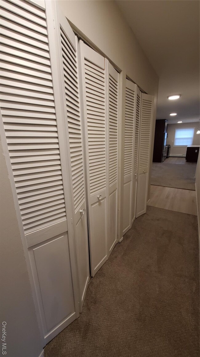 Building Photo - 460 Old Town Rd