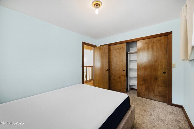 Building Photo - 445 Country Club Dr