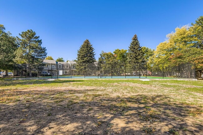 Building Photo - 7663 S Cove Cir