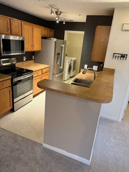 Building Photo - 14829 Lenox Dr