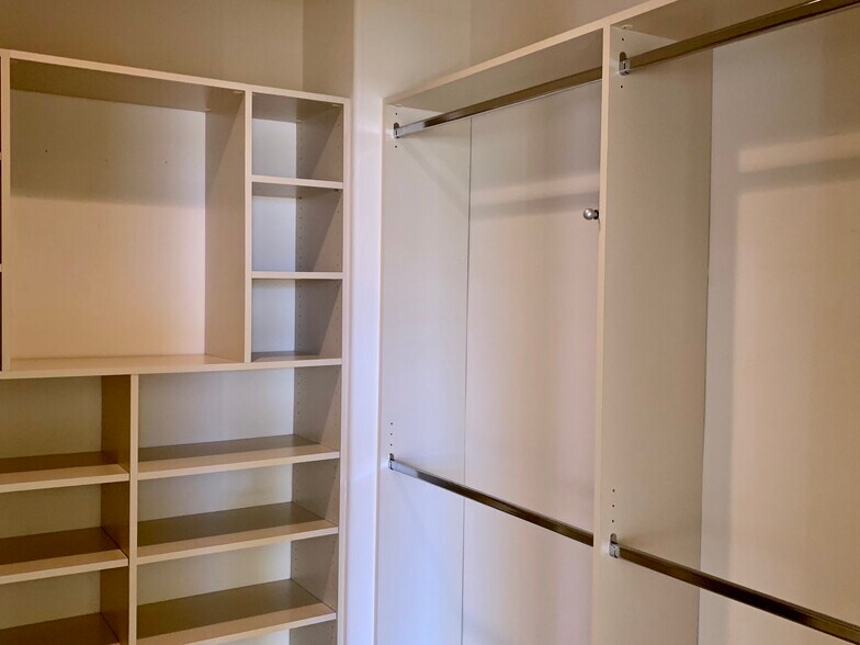 Primary Closet - 4153 Via Mattina