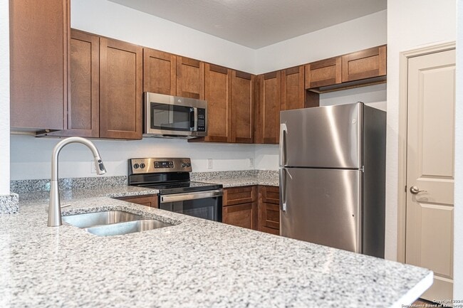 Building Photo - 7624 Magnolia Village