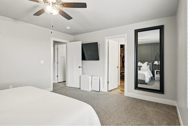 Building Photo - 1547 W Pyrite Ln