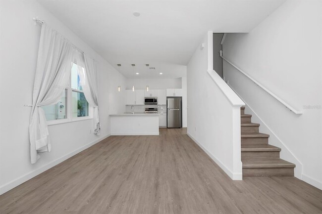 Building Photo - 380 Famagusta Dr