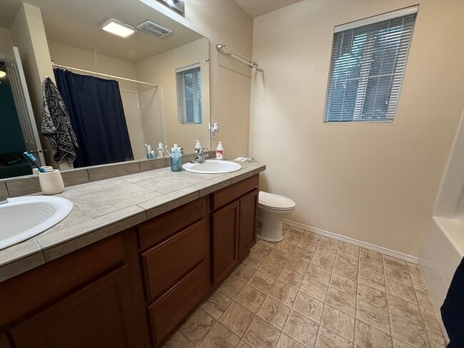 Building Photo - 3 Bedroom DuPont Condo for Rent