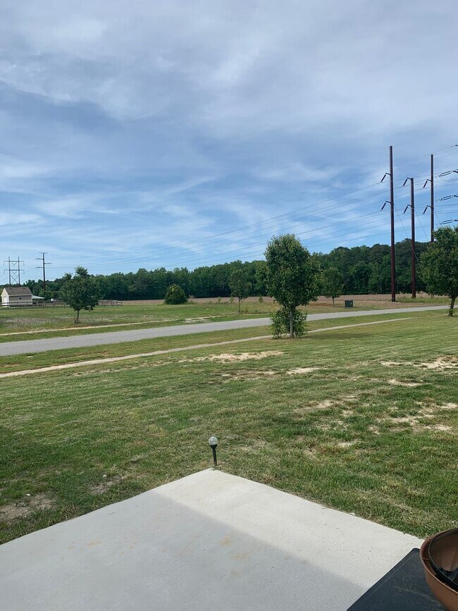 Building Photo - 3 Bedroom 2 Bath Home in Coinjock availabl...