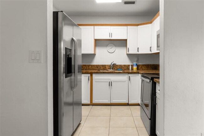 Building Photo - 2724 SW 34th Ct