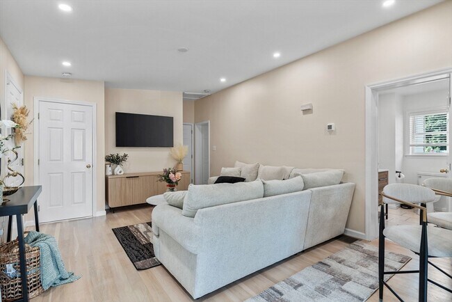 Building Photo - 124 Washington St