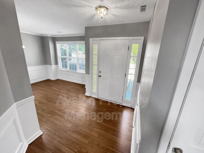 Building Photo - 1926 Leacroft Ct