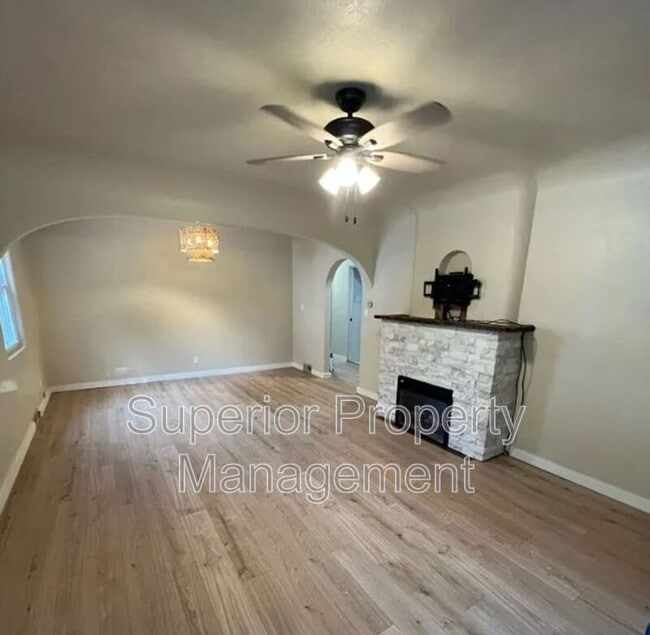 Building Photo - 222 Main St