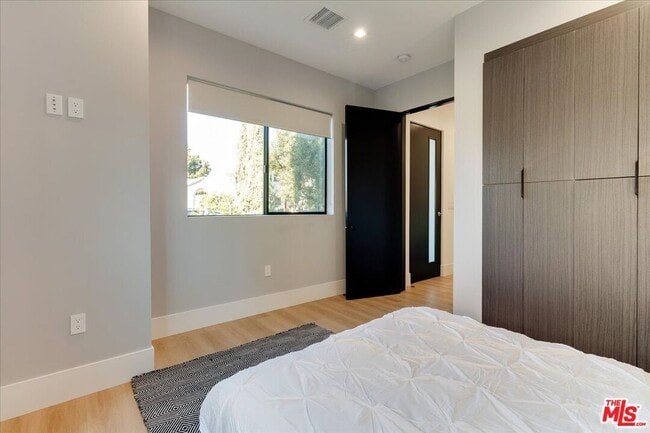 Building Photo - 2034 S Curson Ave