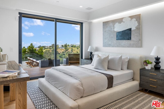 Building Photo - 1731 Summitridge Dr