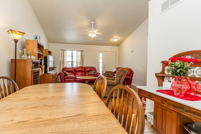 Building Photo - 20 Roundtable Way