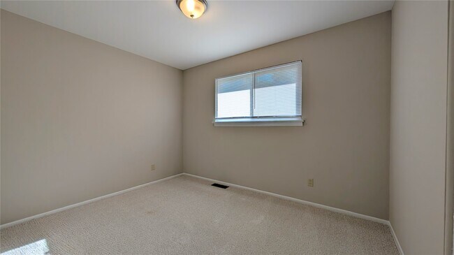 Building Photo - 3356 Clemens Dr