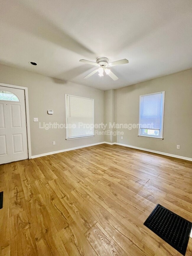 Building Photo - 708 Elizabeth St